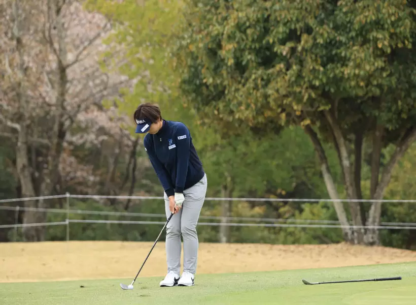 葭葉ルミのウェッジスイング（斜め前方）