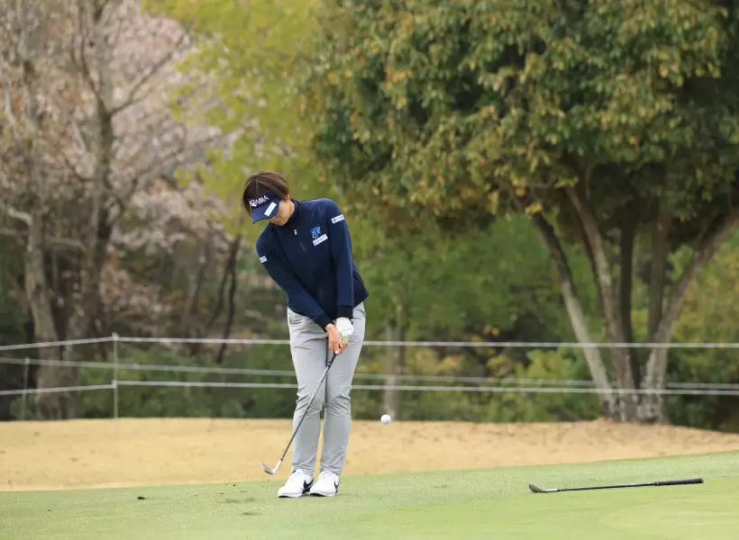 葭葉ルミのウェッジスイング（斜め前方）