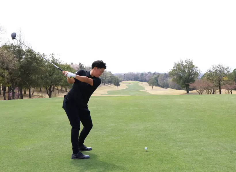 工藤遥加のドライバースイング（後方）