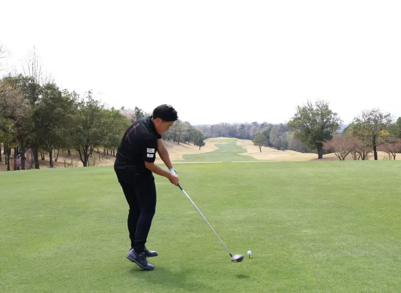 工藤遥加のドライバースイング（後方）