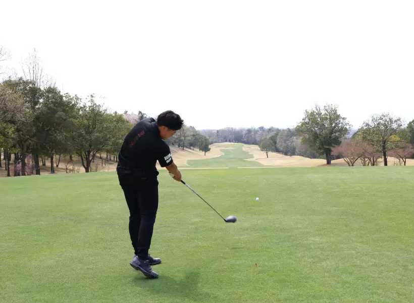 工藤遥加のドライバースイング（後方）