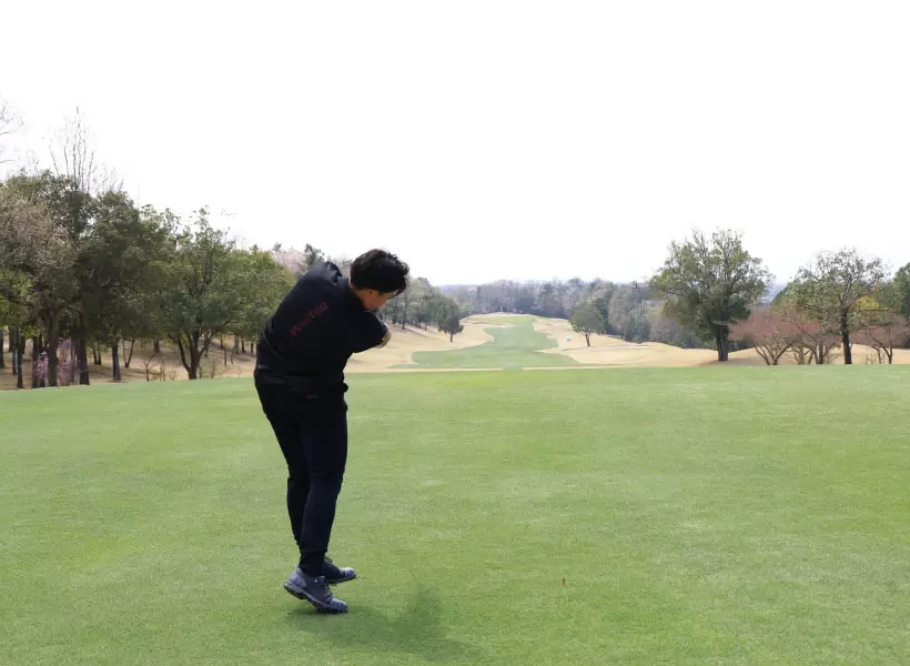 工藤遥加のドライバースイング（後方）