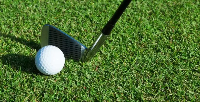 アイアン、ゴルフボール