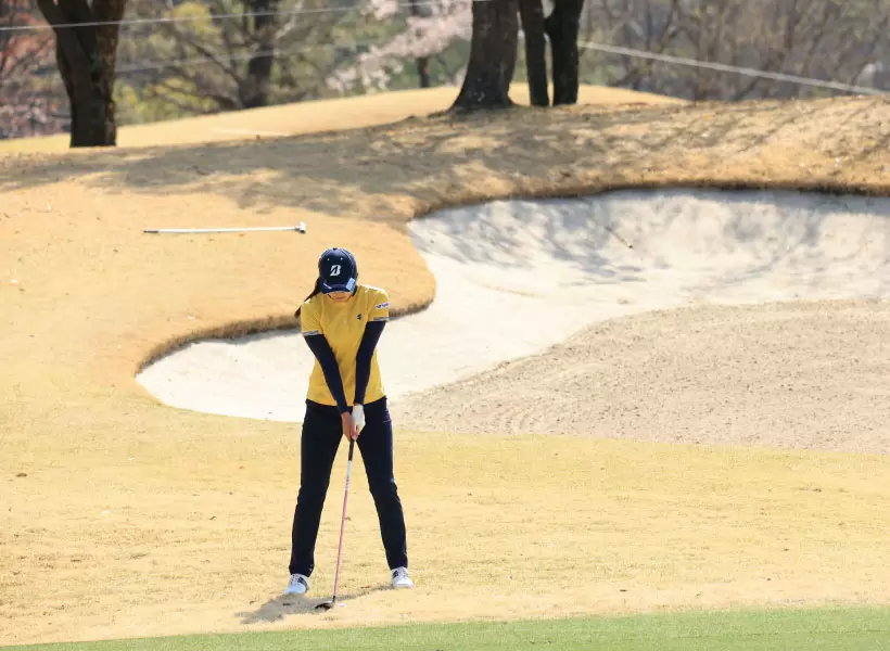 堀琴音のフェアウェイウッドスイング（正面）