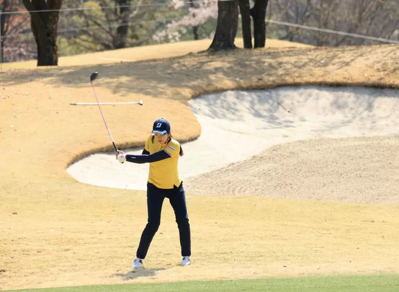 堀琴音のフェアウェイウッドスイング（正面）