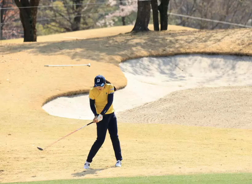 堀琴音のフェアウェイウッドスイング（正面）