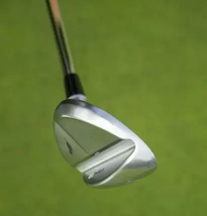 上下と左右の打点ブレを補正。スピン性能もアップ