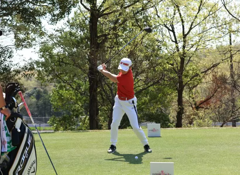 岩井千怜のドライバースイング（正面）