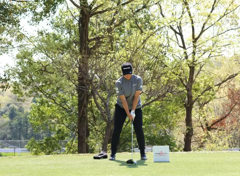 工藤遥加のドライバースイング（正面）