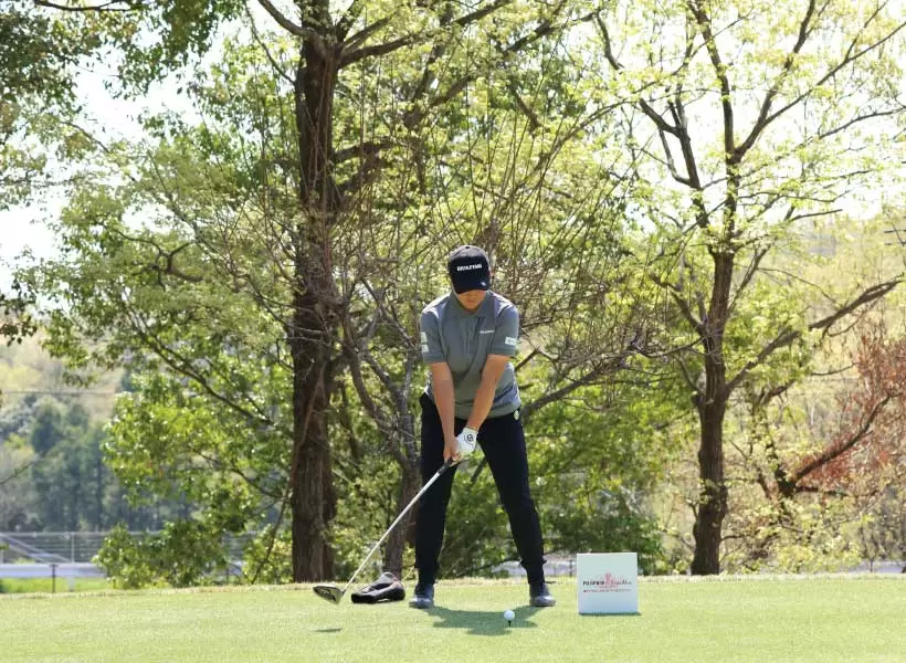 工藤遥加のドライバースイング（正面）