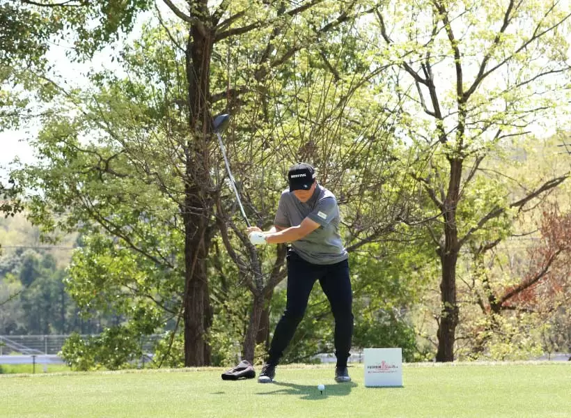 工藤遥加のドライバースイング（正面）