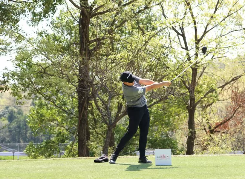 工藤遥加のドライバースイング（正面）