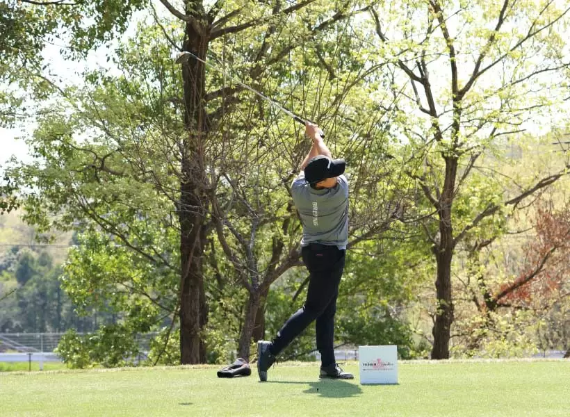 工藤遥加のドライバースイング（正面）