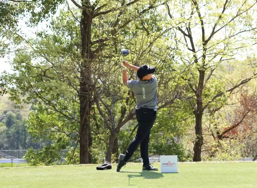 工藤遥加のドライバースイング（正面）