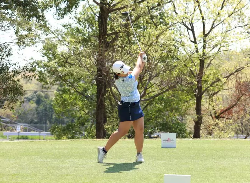 鈴木愛のドライバースイング（正面）