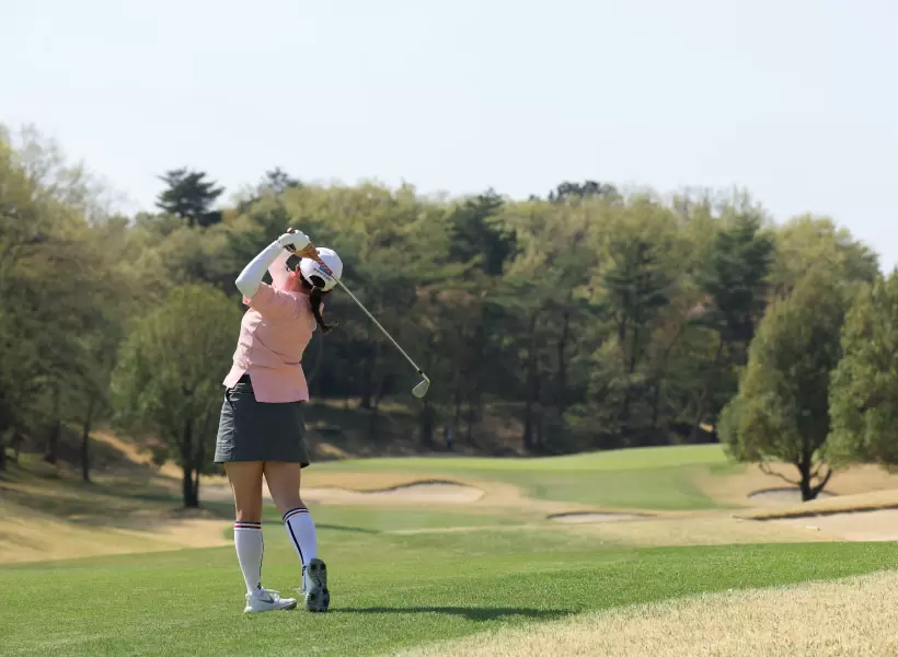 勝みなみのアイアンスイング（後方）