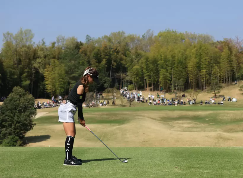 臼井麗香のアイアンスイング（後方）