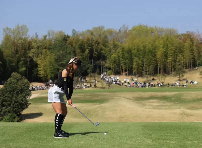 臼井麗香のアイアンスイング（後方）