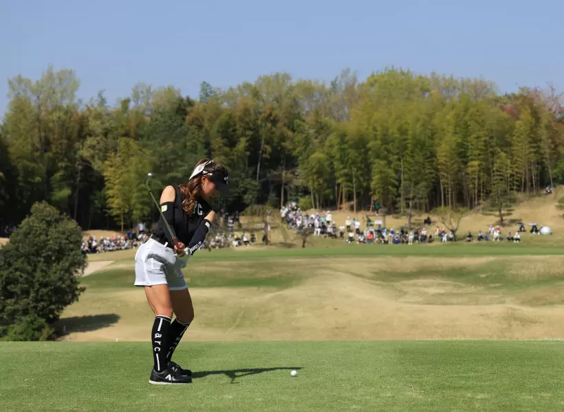 臼井麗香のアイアンスイング（後方）