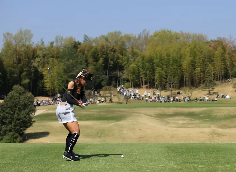 臼井麗香のアイアンスイング（後方）