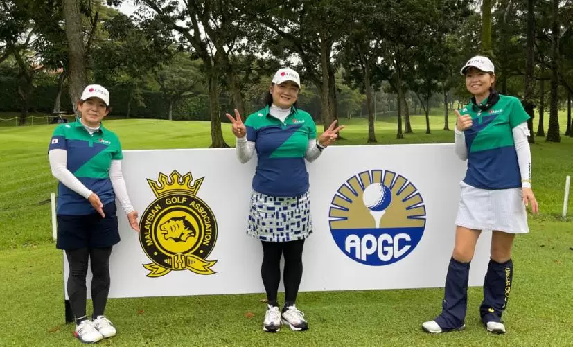 2位になった日本チーム。左から鈴木智子氏、田中真弓氏、近賀博子氏