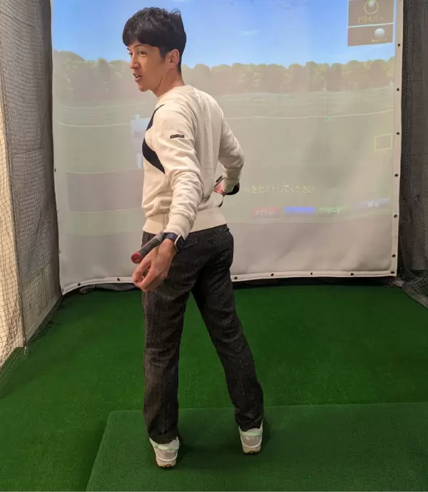 左右に回してストレッチしたり、