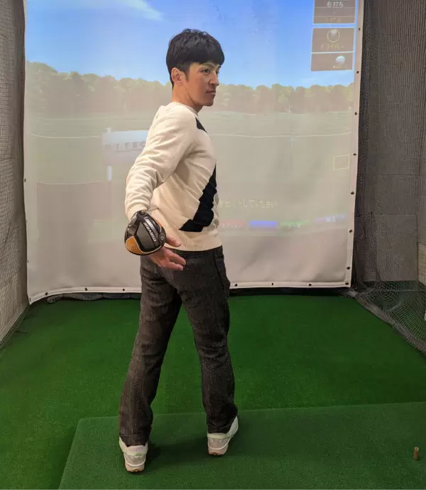 左右に回してストレッチしたり、