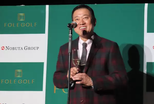 原監督の乾杯の挨拶と始球式でスタート