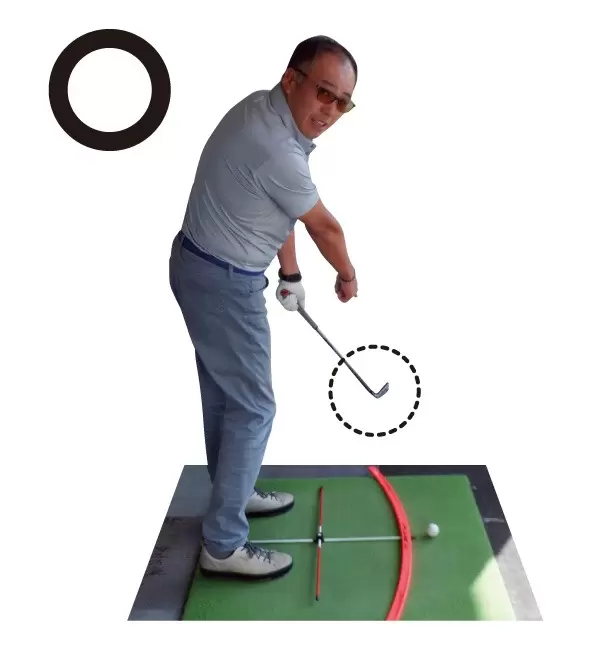 フェースを返してボールをつかまえます