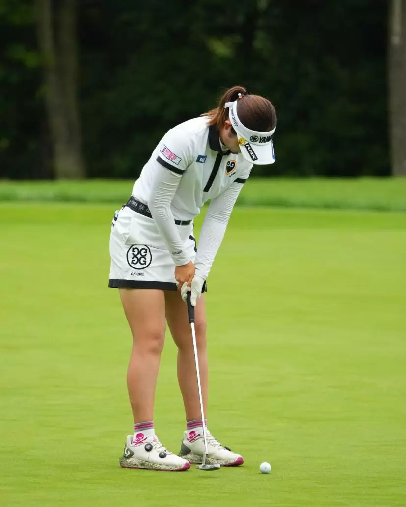 植竹希望のパッティングストローク（斜め後方）