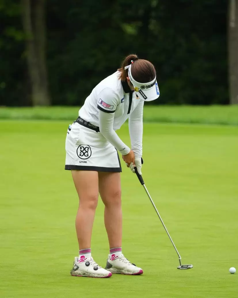 植竹希望のパッティングストローク（斜め後方）