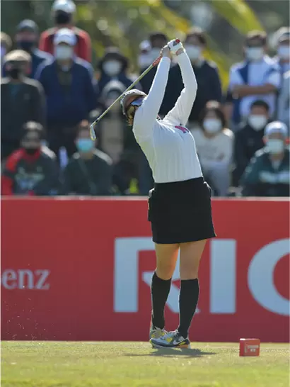 勝みなみのアイアンショット