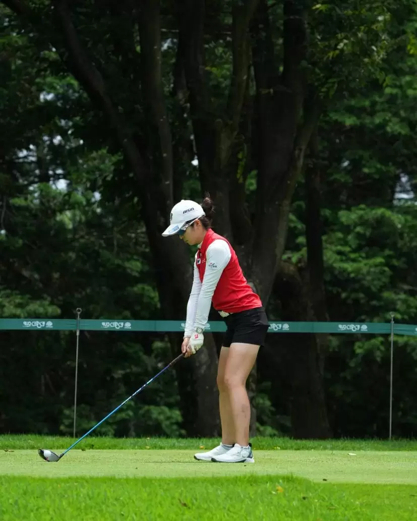 三ヶ島かなのドライバースイング（前方）