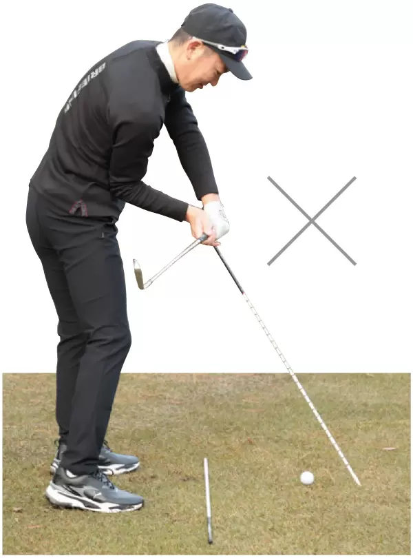 小暮氏が高橋さんのスイングをチェック