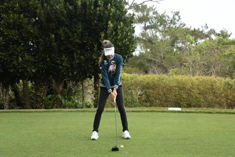 エイミーコガのドライバースイング