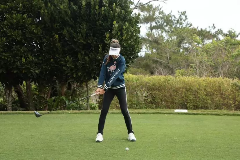 エイミーコガのドライバースイング