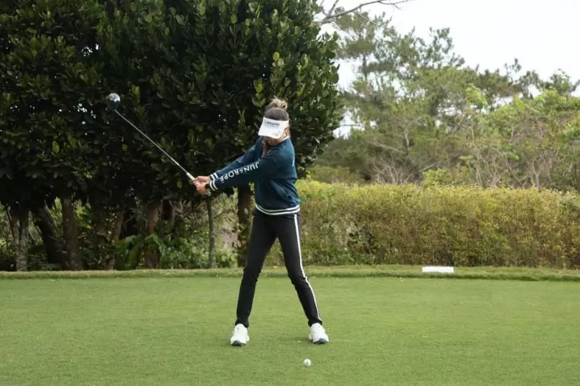 エイミーコガのドライバースイング