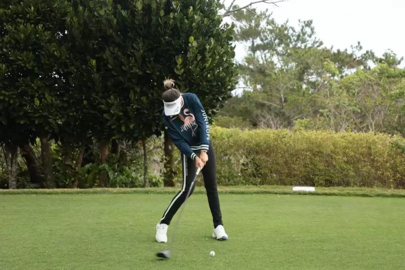 エイミーコガのドライバースイング