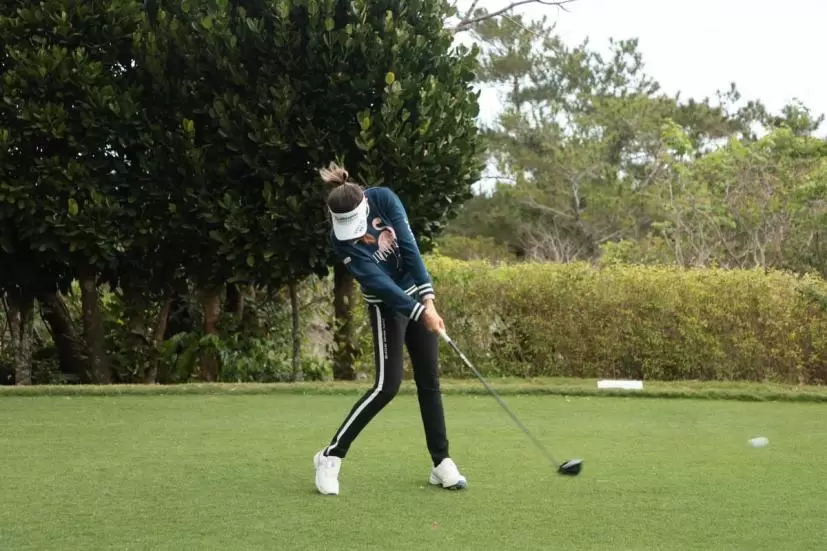 エイミーコガのドライバースイング