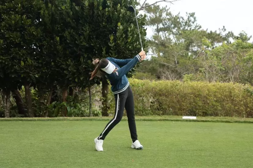 エイミーコガのドライバースイング