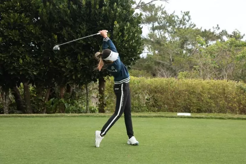 エイミーコガのドライバースイング