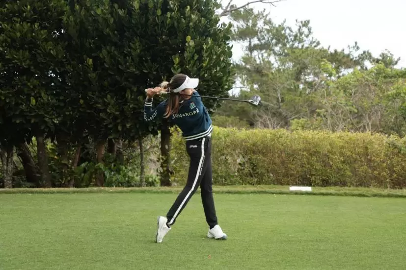 エイミーコガのドライバースイング