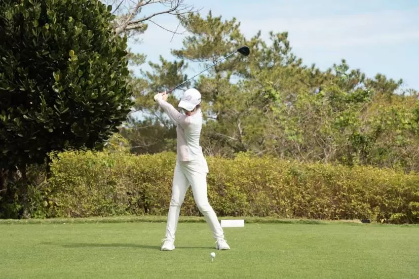 三ヶ島かなのドライバースイング
