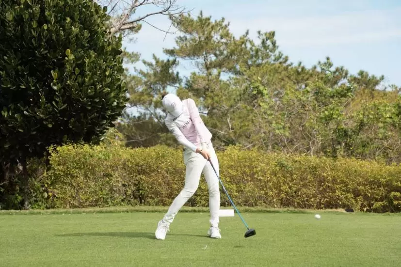 三ヶ島かなのドライバースイング