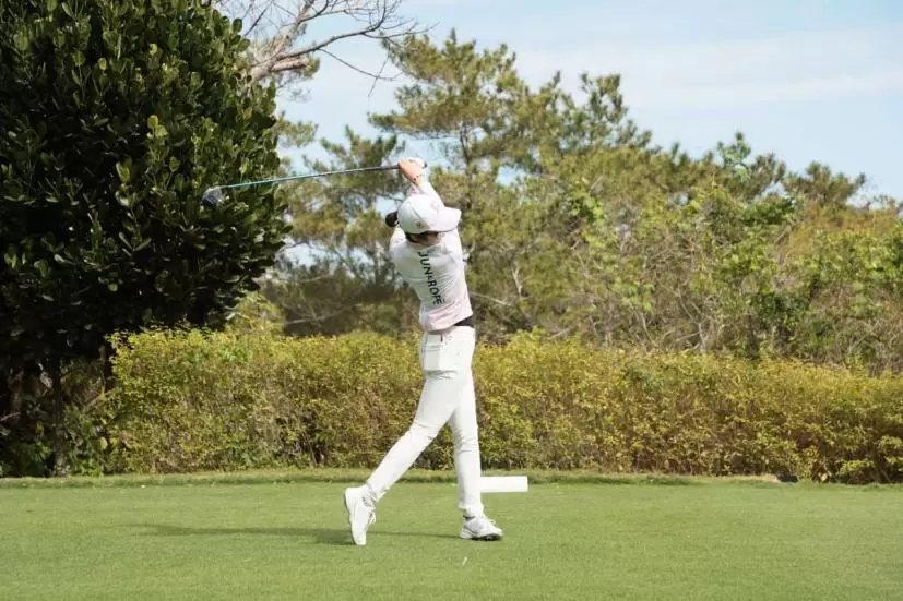 三ヶ島かなのドライバースイング