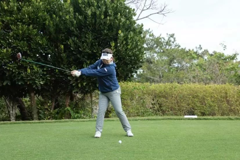 吉田弓美子のドライバースイング