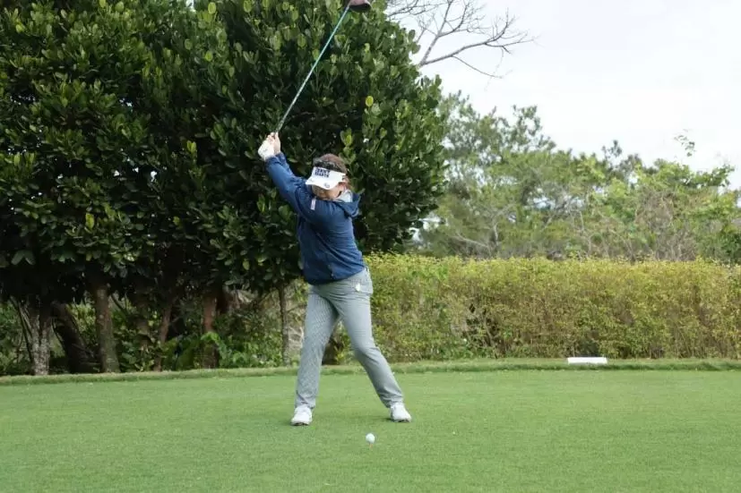 吉田弓美子のドライバースイング