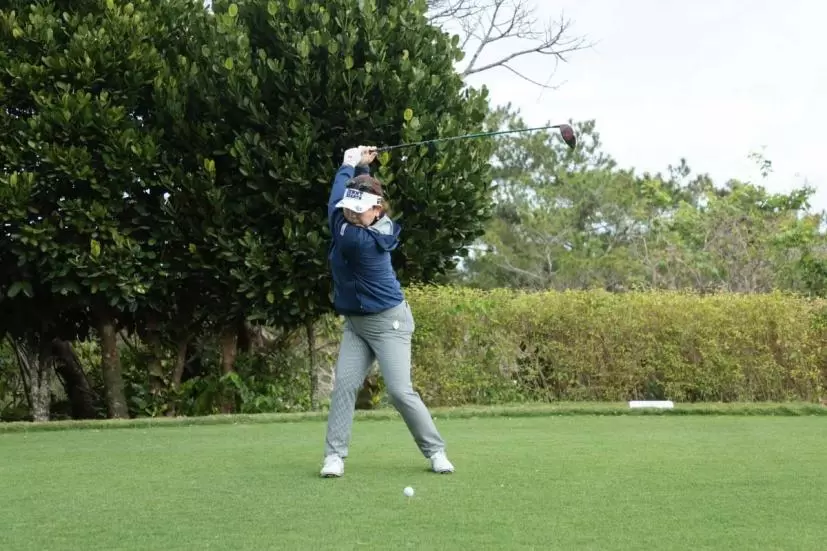 吉田弓美子のドライバースイング