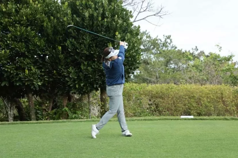 吉田弓美子のドライバースイング