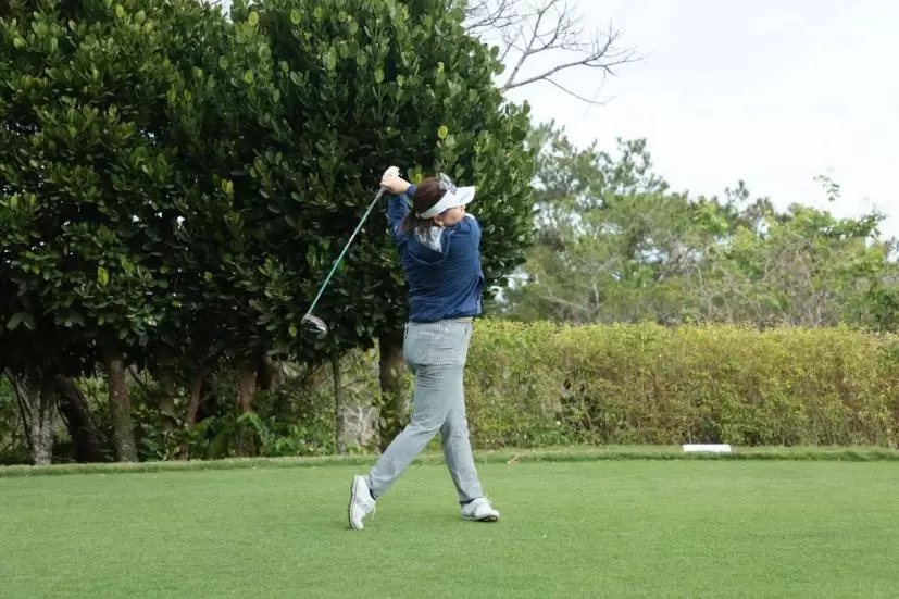 吉田弓美子のドライバースイング